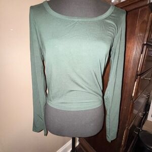 GGOV Performance Crop Top Womens Medium Green NEW Long Sleeve Scoop Neck Viscose